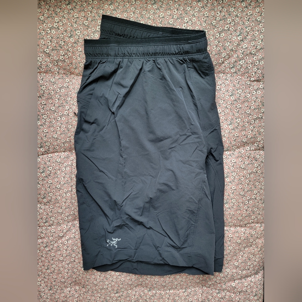 Arc'teryx Black Men's Shorts XL